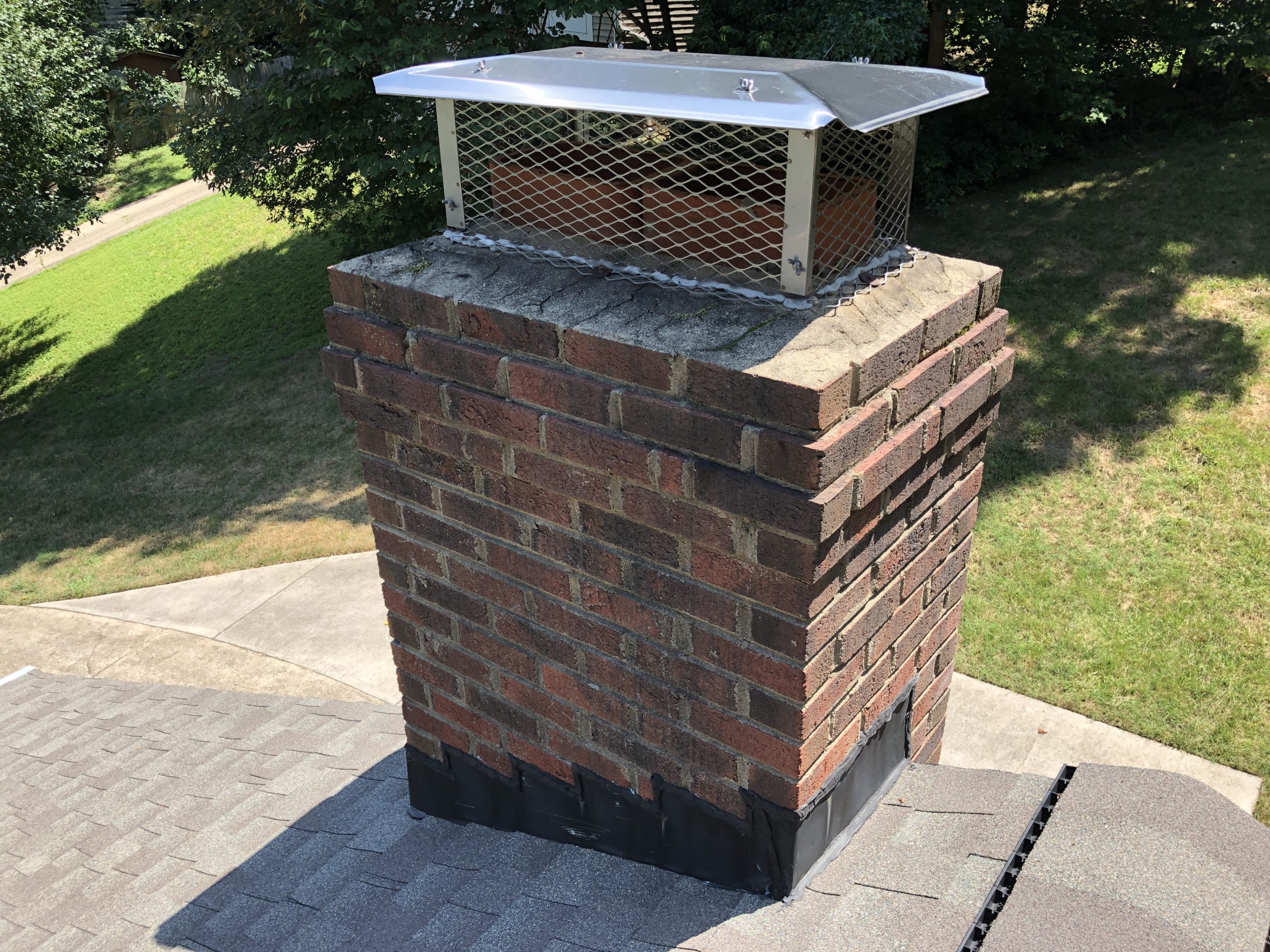Chimney with damaged and decaying chimney crown before crown saver repair